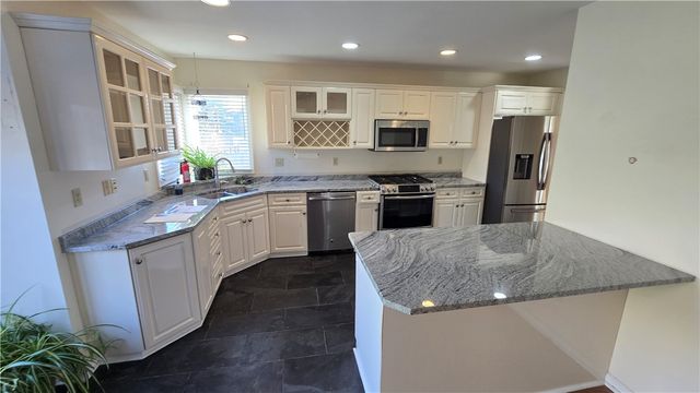 243 Augusta St, Mt Washington, PA 15211