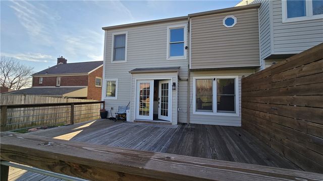 243 Augusta St, Mt Washington, PA 15211