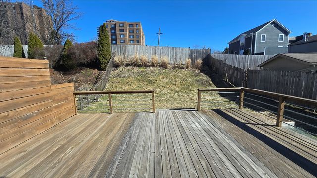 243 Augusta St, Mt Washington, PA 15211