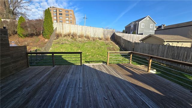 243 Augusta St, Mt Washington, PA 15211