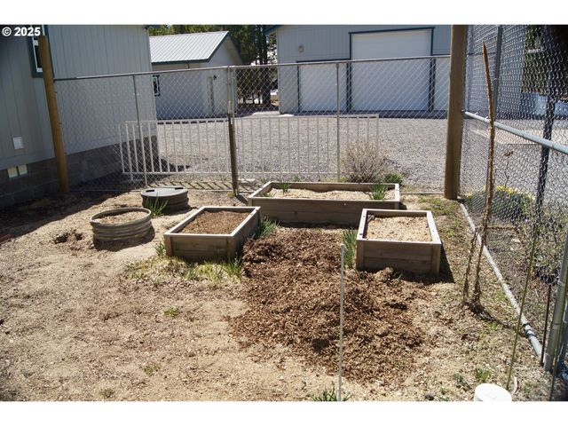 124316 TEATABLE Ct, Crescent Lake, OR 97733