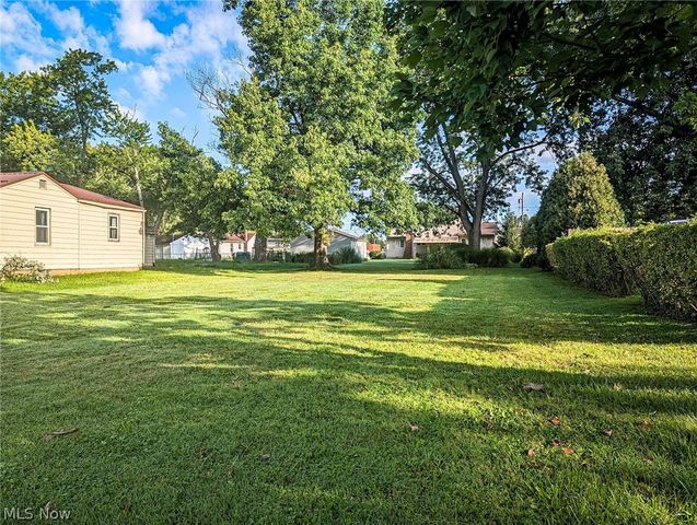 417 Douglas Street NE, Warren, OH 44483