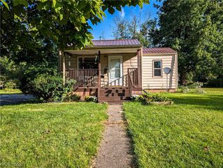 417 Douglas Street NE, Warren, OH 44483