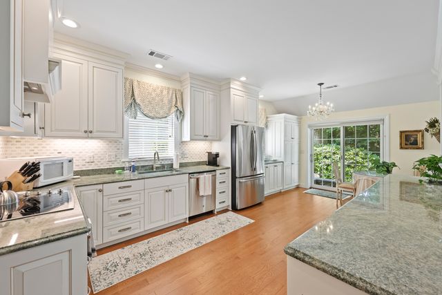 19 Worthington Drive 19, Farmington, CT 06032