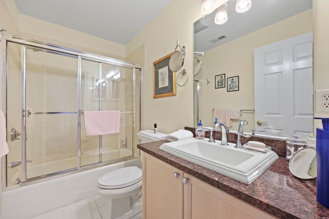 19 Worthington Drive 19, Farmington, CT 06032
