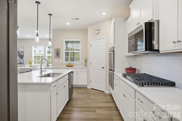 106 Hollywood Court, Troutman, NC 28166