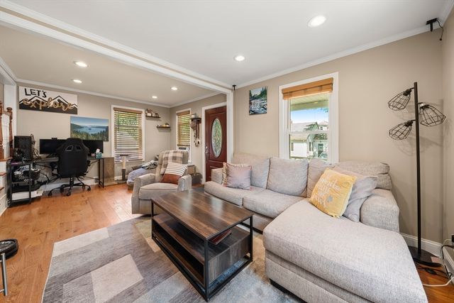 119 James St, Acushnet, MA 02743