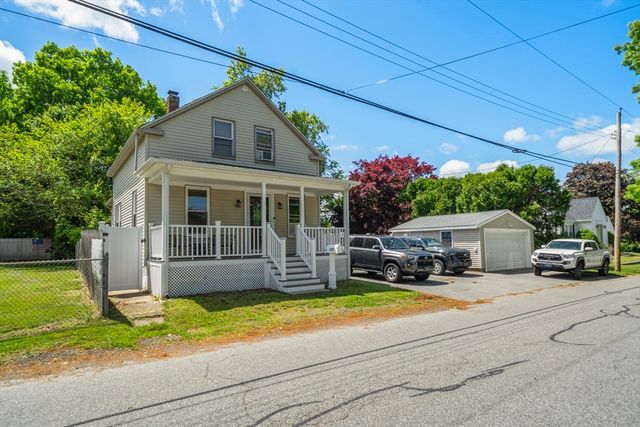 119 James St, Acushnet, MA 02743