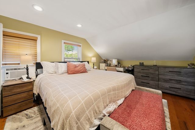 119 James St, Acushnet, MA 02743