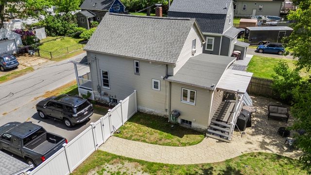 119 James St, Acushnet, MA 02743