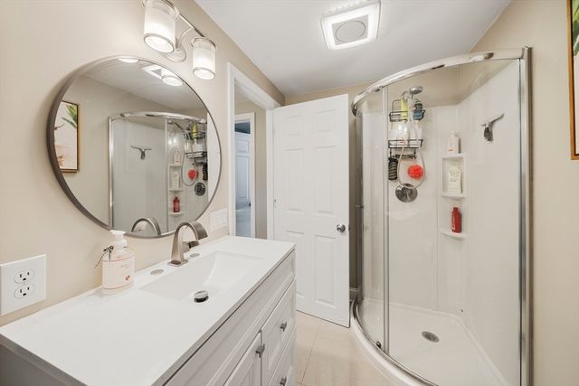 119 James St, Acushnet, MA 02743