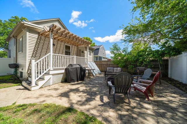 119 James St, Acushnet, MA 02743