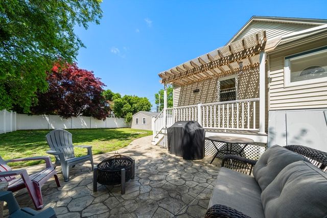 119 James St, Acushnet, MA 02743