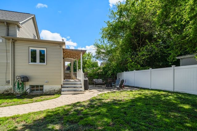 119 James St, Acushnet, MA 02743