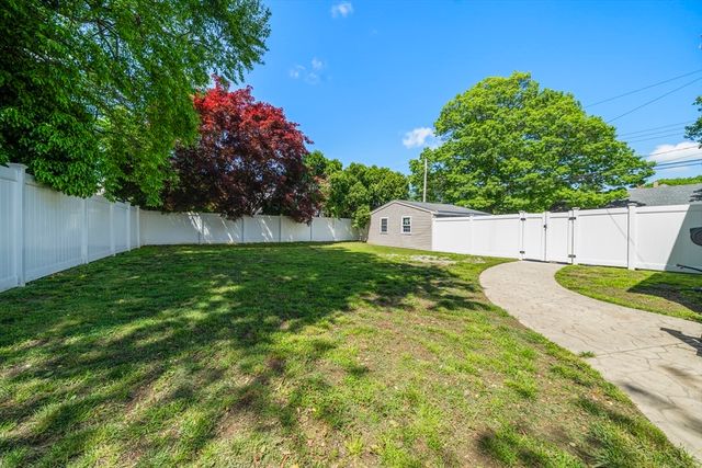 119 James St, Acushnet, MA 02743