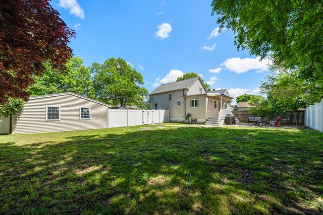 119 James St, Acushnet, MA 02743