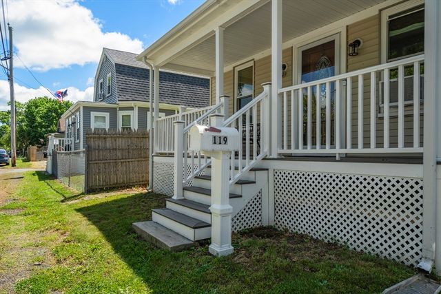 119 James St, Acushnet, MA 02743
