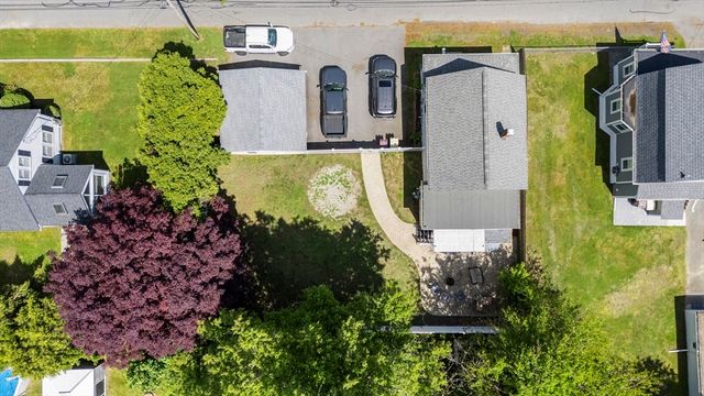 119 James St, Acushnet, MA 02743