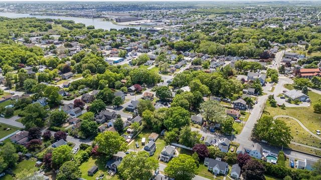119 James St, Acushnet, MA 02743