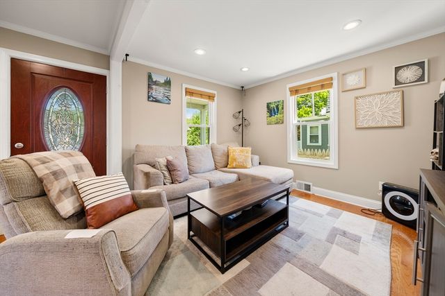 119 James St, Acushnet, MA 02743