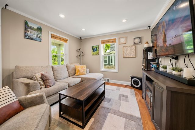 119 James St, Acushnet, MA 02743