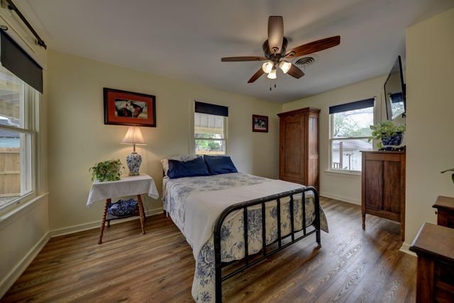 905 Clinton Street, Brenham, TX 77833