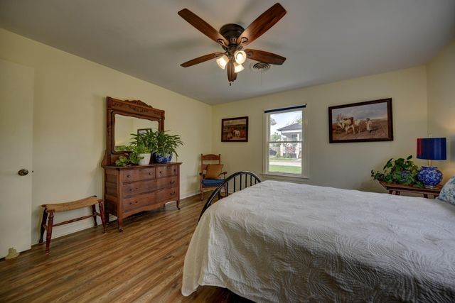 905 Clinton Street, Brenham, TX 77833