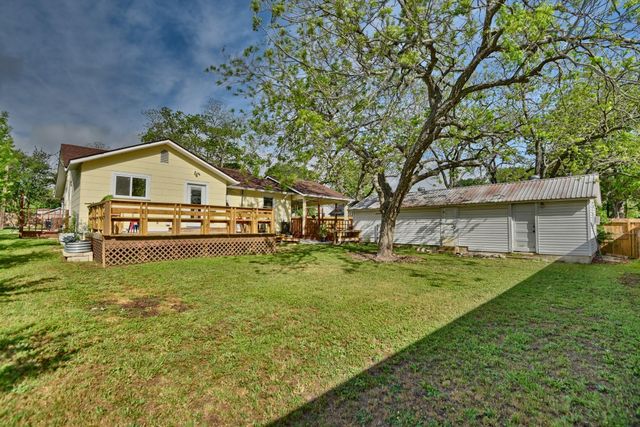 905 Clinton Street, Brenham, TX 77833