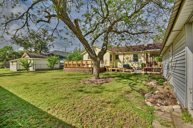 905 Clinton Street, Brenham, TX 77833