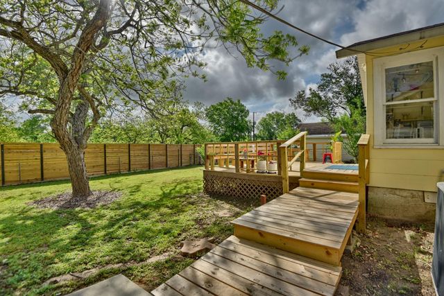 905 Clinton Street, Brenham, TX 77833