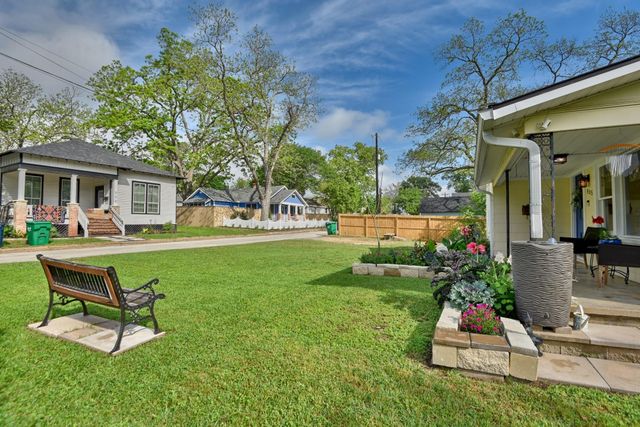 905 Clinton Street, Brenham, TX 77833