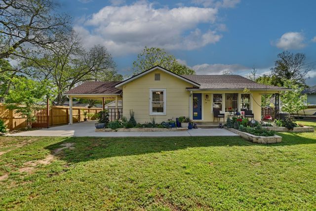 905 Clinton Street, Brenham, TX 77833