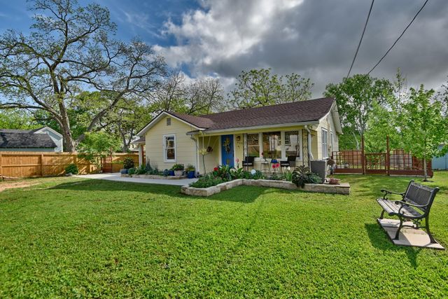 905 Clinton Street, Brenham, TX 77833