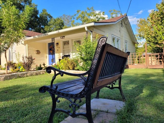 905 Clinton Street, Brenham, TX 77833