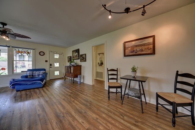 905 Clinton Street, Brenham, TX 77833