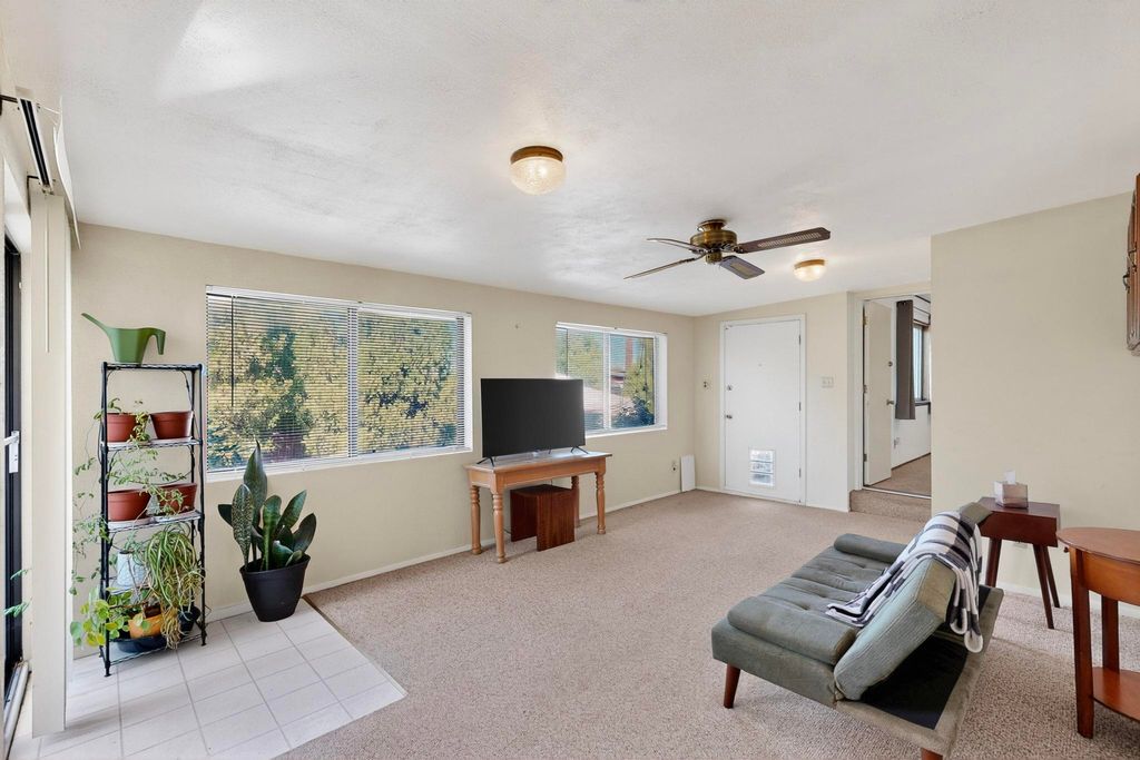 Image 11 of property listing at 4013 Pitt Street NE, Albuquerque, NM 87111