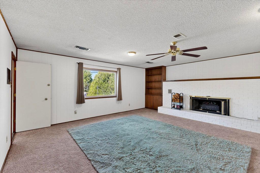 Image 13 of property listing at 4013 Pitt Street NE, Albuquerque, NM 87111