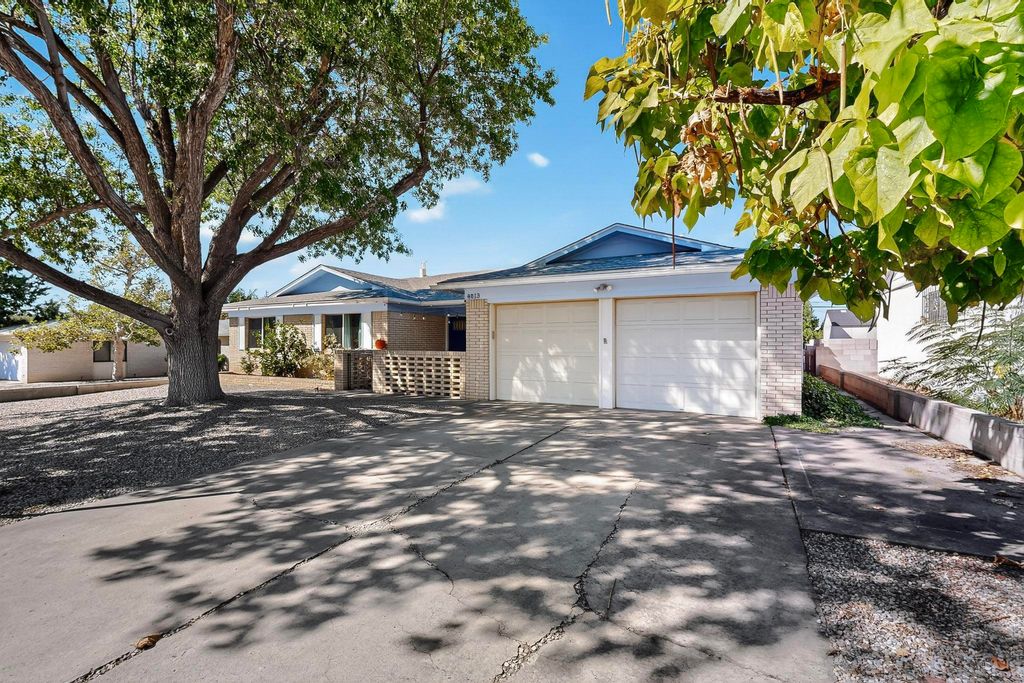 Image 4 of property listing at 4013 Pitt Street NE, Albuquerque, NM 87111