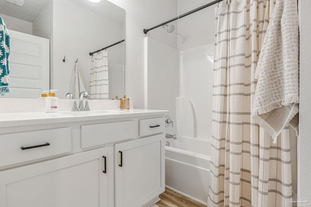 1222 Fenwick Ct, Cantonment, FL 32533