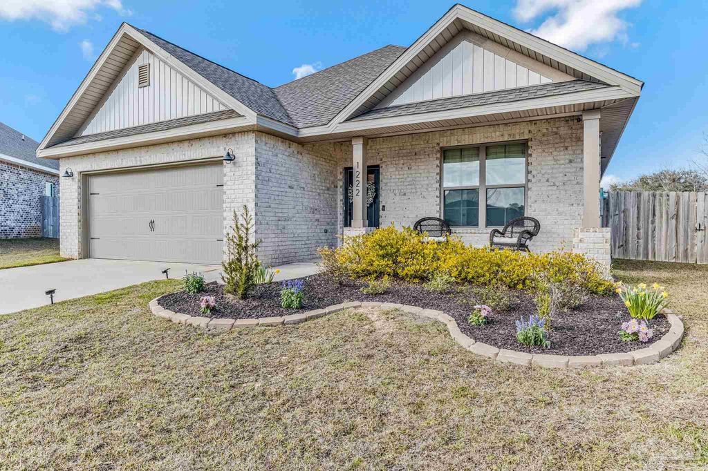 1222 Fenwick Ct, Cantonment, FL 32533