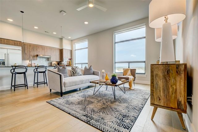 510 W 20th Street 904, Houston, TX 77008