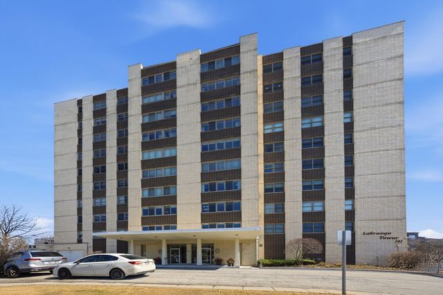 141 N La Grange Road 806, La Grange, IL 60525