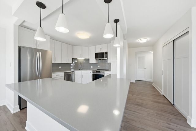 141 N La Grange Road 806, La Grange, IL 60525