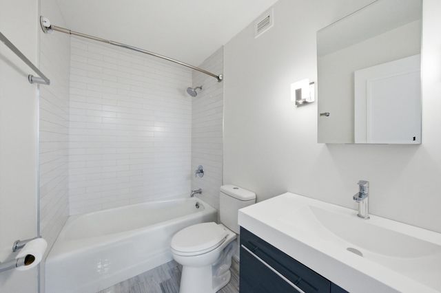 141 N La Grange Road 806, La Grange, IL 60525