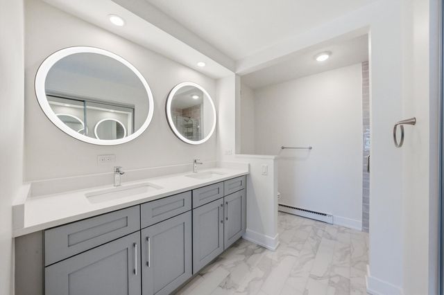 141 N La Grange Road 806, La Grange, IL 60525