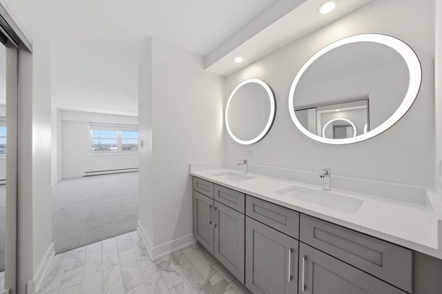 141 N La Grange Road 806, La Grange, IL 60525