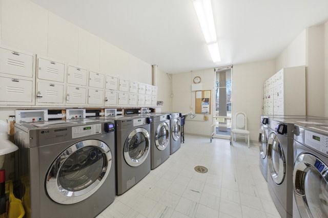 141 N La Grange Road 806, La Grange, IL 60525