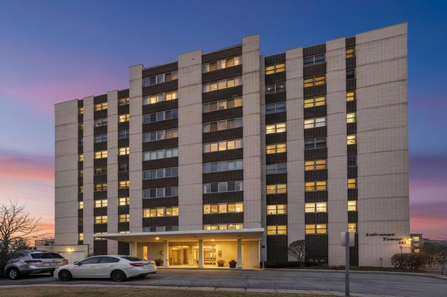 141 N La Grange Road 806, La Grange, IL 60525