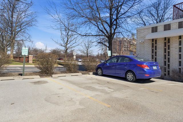 141 N La Grange Road 806, La Grange, IL 60525