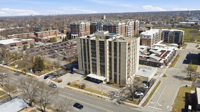 141 N La Grange Road 806, La Grange, IL 60525